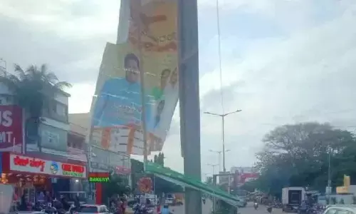 ಬಿಜೆಪಿ ಶಾಸಕರ ಹುಟ್ಟುಹಬ್ಬಕ್ಕೆ ಹಾಕಲಾಗಿದ್ದ ಫ್ಲೆಕ್ಸ್ ತಲೆ ಮೇಲೆ ಬಿದ್ದು ಕೋಮಾಗೆ ಜಾರಿದ ವೃದ್ಧ!