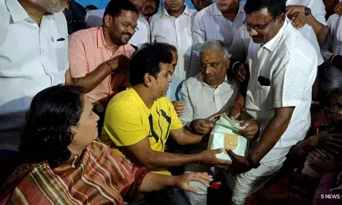 ಎಮ್ಮೇಹಟ್ಟಿ| ಅಪಘಾತದಲ್ಲಿ ಮೃತಪಟ್ಟವರ ಕುಟುಂಬಸ್ಥರ ಮನೆಗಳಿಗೆ ಭೇಟಿ ನೀಡಿ ಸಾಂತ್ವಾನ ಹೇಳಿದ ಶಿವರಾಜ್ ಕುಮಾರ್ ದಂಪತಿ