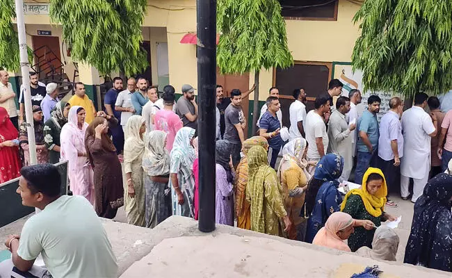 13 ವಿಧಾನ ಸಭಾ ಕ್ಷೇತ್ರಗಳಿಗೆ ಉಪಚುನಾವಣೆ | ಶಾಂತಿಯುತವಾಗಿ ನಡೆದ ಮತದಾನ