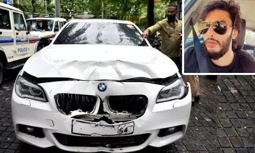 ಬಿಎಮ್‌ಡಬ್ಯ್ಲುಕಾರ್ ಡಿಕ್ಕಿ ಹೊಡೆದು ಬೈಕ್‌ನಲ್ಲಿ ಪ್ರಯಾಣಿಸುತ್ತಿದ್ದ ಮಹಿಳೆ ಮೃತ್ಯು | ಶಿವಸೇನೆ ಉಪನಾಯಕ ಹುದ್ದೆಯಿಂದ ಆರೋಪಿಯ ತಂದೆ ವಜಾ