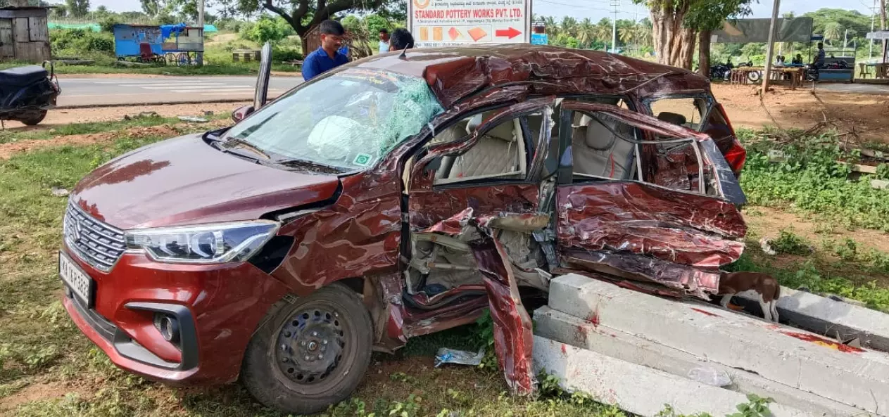 ಮಂಡ್ಯ | ಕಾರು-ಲಾರಿ ನಡುವೆ ಮುಖಾಮುಖಿ ಢಿಕ್ಕಿ : ಮೂವರು ಮೃತ್ಯು