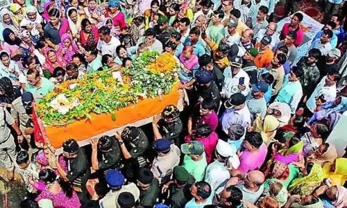 ಹುತಾತ್ಮ ಯೋಧನ ಕುಟುಂಬದ ಹೊಣೆ ಹೊತ್ತ ಗ್ರಾಮಸ್ಥರು!