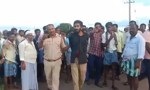 ಹನೂರು | ಹಾಡಹಗಲೇ ಬೈಕ್ ಕಳವಿಗೆ ಯತ್ನ: ಆರೋಪಿಯನ್ನು ಪೊಲೀಸರಿಗೆ ಒಪ್ಪಿಸಿದ ಸಾರ್ವಜನಿಕರು