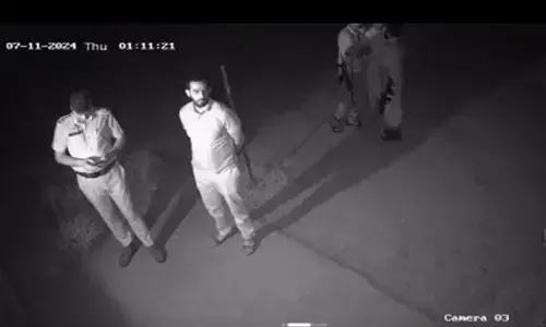 ಜಮ್ಮು-ಕಾಶ್ಮೀರ| ವಾರಂಟ್ ಇಲ್ಲದೆ ಹಿರಿಯ ನ್ಯಾಯವಾದಿ ಬಂಧನ,ಪಿಎಸ್‌ಎ ಅಡಿ ಪ್ರಕರಣ ದಾಖಲು: ವರದಿ