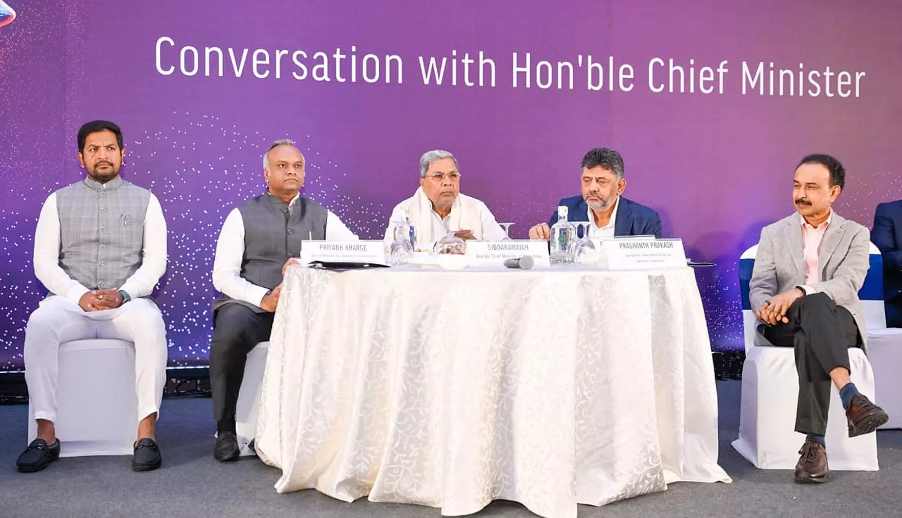 ಉದ್ಯಮಿಗಳು ನೆರೆ ರಾಜ್ಯಗಳಿಗೆ ಹೋಗುವುದನ್ನು ತಪ್ಪಿಸಬೇಕು: ಡಿ.ಕೆ. ಶಿವಕುಮಾರ್ ಉದ್ಯಮಿಗಳು ನೆರೆ ರಾಜ್ಯಗಳಿಗೆ ಹೋಗುವುದನ್ನು ತಪ್ಪಿಸಬೇಕು: ಡಿ.ಕೆ. ಶಿವಕುಮಾರ್