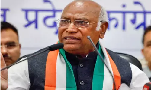 ಮೂಲಭೂತ ಆರ್ಥಿಕ ಸಮಸ್ಯೆಗಳ ಬಗ್ಗೆ ಮೋದಿ ಗಮನಹರಿಸಲಿ: ಮಲ್ಲಿಕಾರ್ಜುನ ಖರ್ಗೆ