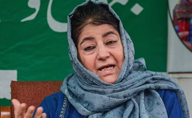 ‘ಹುತಾತ್ಮರ ಸಮಾಧಿ’ಗೆ ಭೇಟಿ ನೀಡುವುದನ್ನು ತಡೆಯಲು ನಮ್ಮನ್ನು ಗೃಹಬಂಧನದಲ್ಲಿ ಇಡಲಾಗಿದೆ: ಮೆಹಬೂಬ ಮುಫ್ತಿ, ಇತರ ರಾಜಕೀಯ ನಾಯಕರ ಆರೋಪ