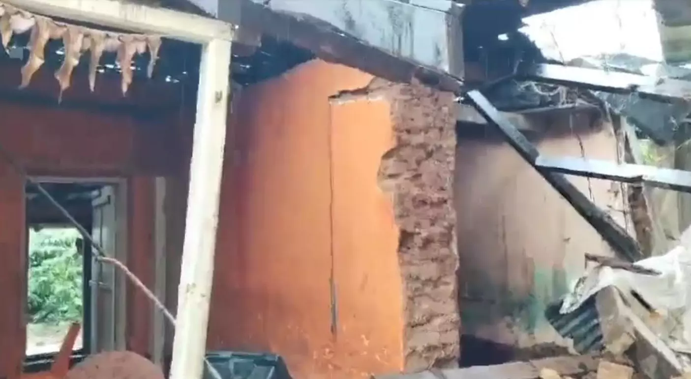 ಚಿಕ್ಕಮಗಳೂರು | ಭಾರೀ ಮಳೆಗೆ ಮನೆ ಕುಸಿತ : ಮಹಿಳೆ ಪ್ರಾಣಾಪಾಯದಿಂದ ಪಾರು