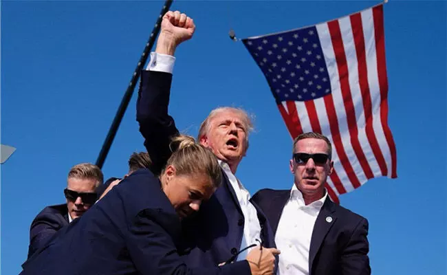 ಅಮೆರಿಕ: ಟ್ರಂಪ್ ರ್ಯಾಲಿಯಲ್ಲಿ ಗುಂಡಿನ ದಾಳಿ; ಇಬ್ಬರು ಮೃತ್ಯು ಅಮೆರಿಕ: ಟ್ರಂಪ್ ರ್ಯಾಲಿಯಲ್ಲಿ ಗುಂಡಿನ ದಾಳಿ; ಇಬ್ಬರು ಮೃತ್ಯು