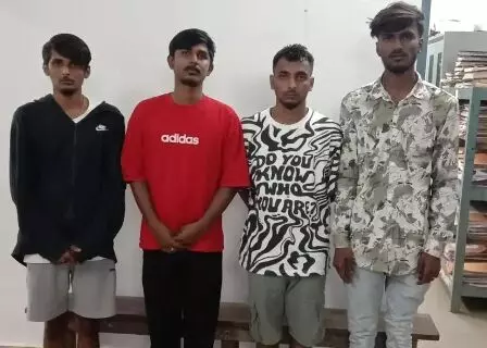 ಚಿಕ್ಕಮಗಳೂರು | ಚಾರ್ಮಾಡಿ ಘಾಟ್ ರಸ್ತೆಯಲ್ಲಿ ಪುಂಡಾಟ: ನಾಲ್ವರು ಪ್ರವಾಸಿಗರ ಬಂಧನ ಚಿಕ್ಕಮಗಳೂರು | ಚಾರ್ಮಾಡಿ ಘಾಟ್ ರಸ್ತೆಯಲ್ಲಿ ಪುಂಡಾಟ: ನಾಲ್ವರು ಪ್ರವಾಸಿಗರ ಬಂಧನ