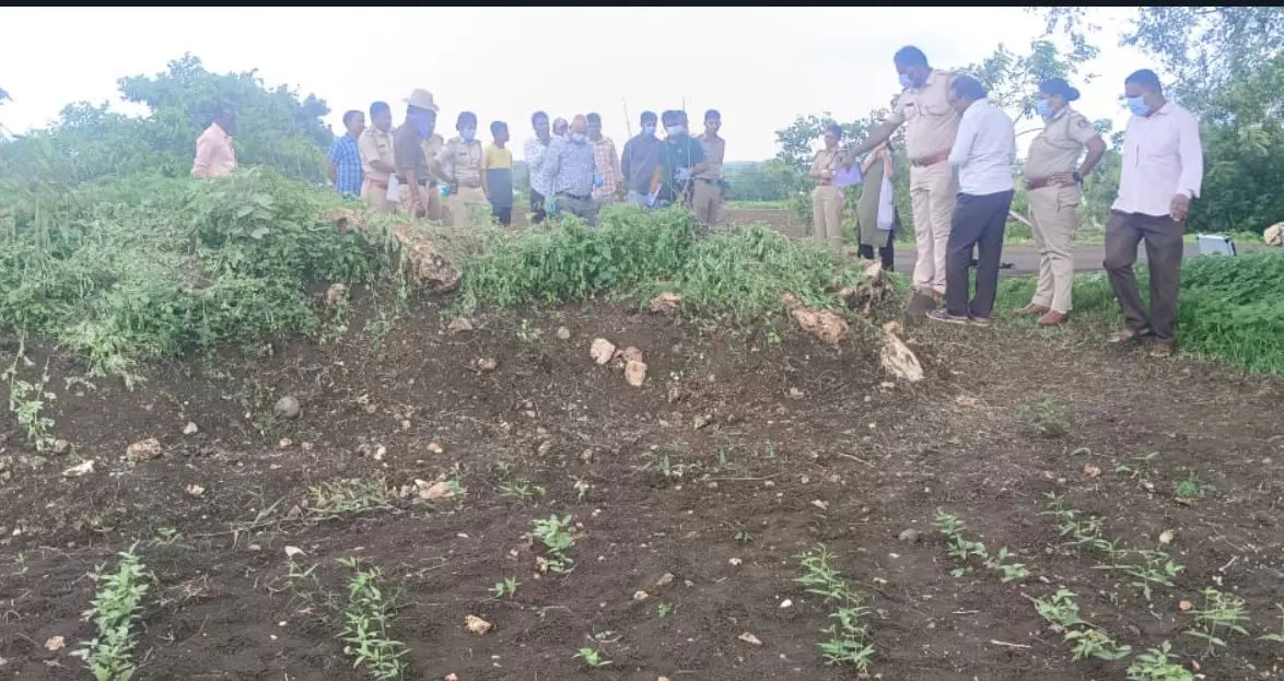 ಕಲಬುರಗಿ | ಕೃಷಿ ಜಮೀನಿನಲ್ಲಿ ಸುಟ್ಟ ಸ್ಥಿತಿಯಲ್ಲಿ ಮಹಿಳೆ ಮೃತದೇಹ ಪತ್ತೆ ಕಲಬುರಗಿ | ಕೃಷಿ ಜಮೀನಿನಲ್ಲಿ ಸುಟ್ಟ ಸ್ಥಿತಿಯಲ್ಲಿ ಮಹಿಳೆ ಮೃತದೇಹ ಪತ್ತೆ