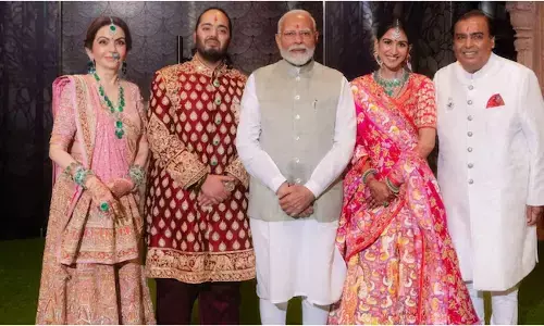 ಮುಕೇಶ್ ಅಂಬಾನಿ ಪುತ್ರನ ವಿವಾಹಕ್ಕೆ ಹಾಜರಾದ ಪ್ರಧಾನಿ ಮೋದಿ ; ಹಿರಿಯ ವಕೀಲ ಪ್ರಶಾಂತ್ ಭೂಷಣ್ ಟೀಕೆ