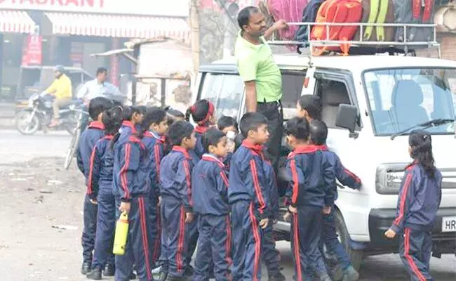ಶಾಲಾ ಮಕ್ಕಳನ್ನು ಸಾಗಿಸುವ ವಾಹನಗಳಲ್ಲಿ ಸುರಕ್ಷತೆಯ ಖಾತರಿ