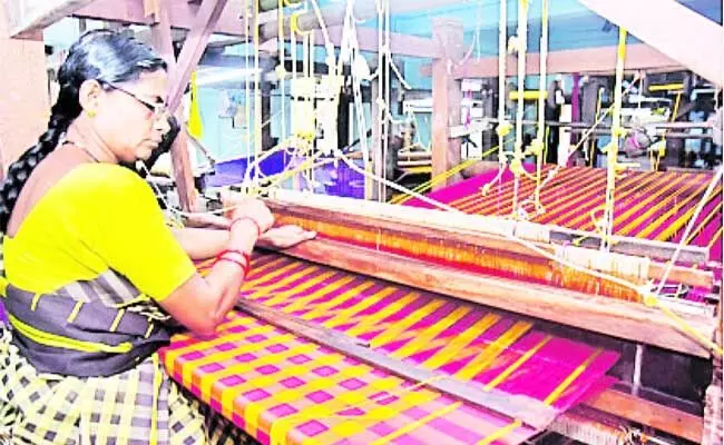 ನೇಕಾರರ ಸೀರೆಗಳಿಗೆ ಬೇಡಿಕೆ ಕುಸಿತ