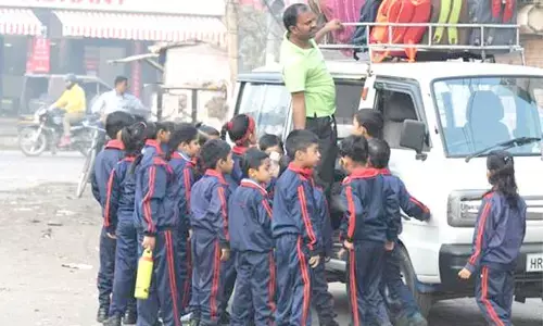 ಶಾಲಾ ಮಕ್ಕಳನ್ನು ಸಾಗಿಸುವ ವಾಹನಗಳಲ್ಲಿ ಸುರಕ್ಷತೆಯ ಖಾತರಿ