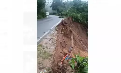 ಚಿಕ್ಕಮಗಳೂರಿನಲ್ಲಿ ಮುಂದುವರಿದ ಮಳೆಯಬ್ಬರ: ಅಲ್ಲಲ್ಲಿ ರಸ್ತೆ ಕುಸಿತ, ಸೇತುವೆ ಮುಳುಗಡೆ