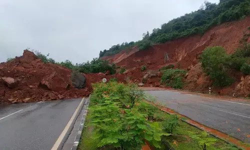 ಅಂಕೋಲಾ | ಭಾರೀ ಪ್ರಮಾಣದ ಗುಡ್ಡ ಕುಸಿತ: ಏಳು ಮಂದಿ ಮಣ್ಣಿನಡಿಯಲ್ಲಿ ಸಿಲುಕಿರುವ ಶಂಕೆ