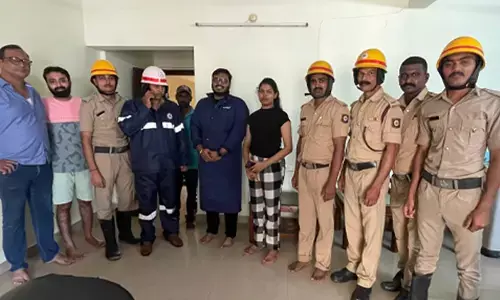 ಮಣಿಪಾಲ:  ಫ್ಲಾಟ್ ನಲ್ಲಿ ಸಿಕ್ಕಿಹಾಕಿಕೊಂಡ ಯುವತಿ; ಅಗ್ನಿಶಾಮಕ ದಳದಿಂದ ರಕ್ಷಣೆ