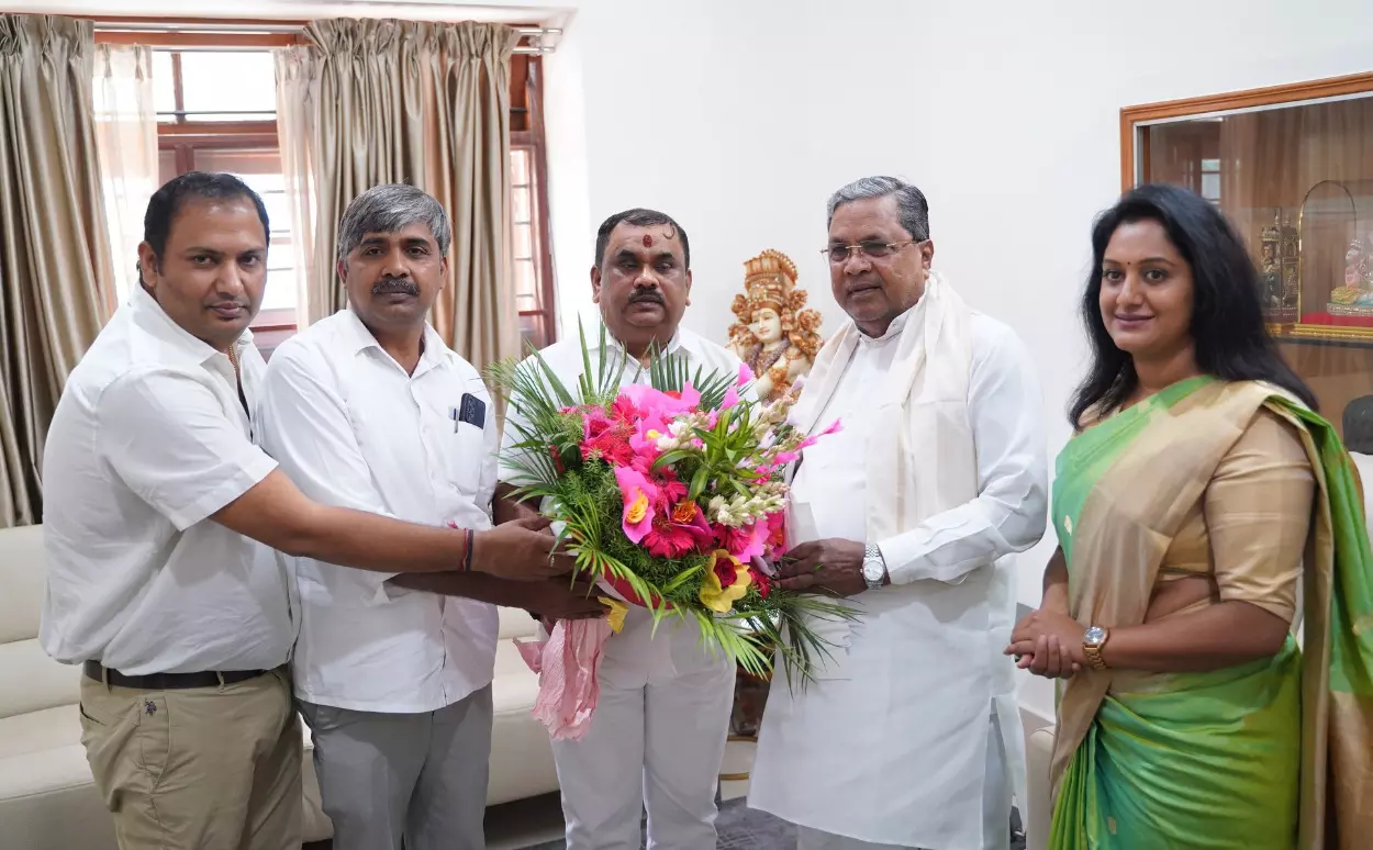 ಕನ್ನಡಿಗರಿಗೆ ಉದ್ಯೋಗ ಮೀಸಲಾತಿ ವಿಧೇಯಕ | ಸಿಎಂಗೆ ಕರವೇ ನಾರಾಯಣಗೌಡ ಅಭಿನಂದನೆ