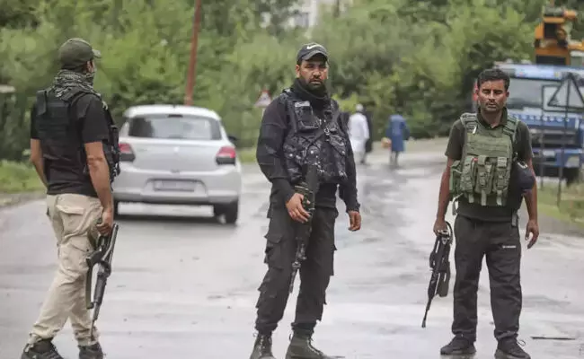 ಮಹಾರಾಷ್ಟ್ರ- ಛತ್ತೀಸ್‌ಗಡ ಗಡಿಯಲ್ಲಿ ಎನ್‌ಕೌಂಟರ್| 12 ನಕ್ಸಲೀಯರು ಸಾವು, ಇಬ್ಬರು ಪೊಲೀಸರಿಗೆ ಗಾಯ