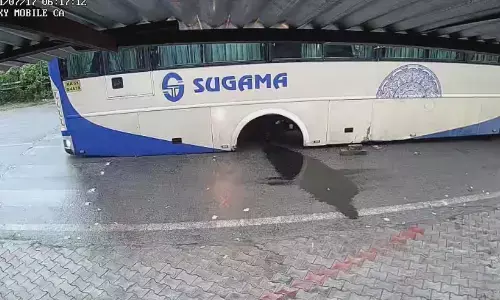 ಚಿಕ್ಕಮಗಳೂರು | ಚಲಿಸುತ್ತಿದ್ದಾಗಲೇ ಕಳಚಿ ಬಿದ್ದ ಬಸ್‌ನ ಟಯರ್ : ತಪ್ಪಿದ ಅನಾಹುತ