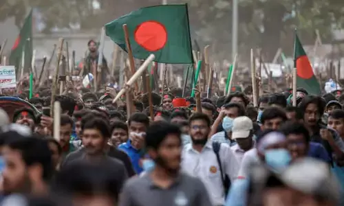 ಬಾಂಗ್ಲಾದೇಶ: ತೀವ್ರಗೊಂಡ ವಿದ್ಯಾರ್ಥಿಗಳ ಪ್ರತಿಭಟನೆ : 6 ಮಂದಿ ಸಾವು ; 400 ಮಂದಿಗೆ ಗಾಯ