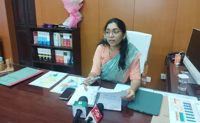 ಅಂಕೋಲಾ ಮಣ್ಣು ಕುಸಿತ ಪ್ರಕರಣದಲ್ಲಿ ಒಟ್ಟು 10 ಮಂದಿ ನಾಪತ್ತೆ: ಜಿಲ್ಲಾಧಿಕಾರಿ ಲಕ್ಷ್ಮಿ ಪ್ರಿಯಾ ಅಂಕೋಲಾ ಮಣ್ಣು ಕುಸಿತ ಪ್ರಕರಣದಲ್ಲಿ ಒಟ್ಟು 10 ಮಂದಿ ನಾಪತ್ತೆ: ಜಿಲ್ಲಾಧಿಕಾರಿ ಲಕ್ಷ್ಮಿ ಪ್ರಿಯಾ