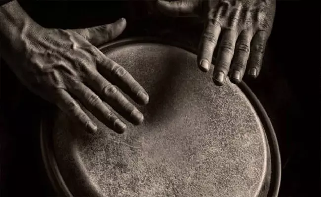 ದೇವಳಕ್ಕೆ ಡೋಲು ಬಾರಿಸಲು ಓರ್ವ ಆಗಮಿಸಿಲ್ಲ ಎಂದು ಇಡೀ ಗ್ರಾಮದ ದಲಿತ ಕುಟುಂಬಗಳಿಗೆ ಬಹಿಷ್ಕಾರ ಹೇರಿದ ಪಂಚಾಯತ್‌