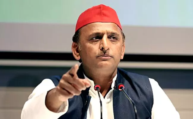 100 ಶಾಸಕರನ್ನು ಕರೆತನ್ನಿ, ಸರ್ಕಾರ ರಚಿಸಿ : ಮಾನ್ಸೂನ್ ಆಫರ್ ನೀಡಿದ ಅಖಿಲೇಶ್ ಯಾದವ್! 100 ಶಾಸಕರನ್ನು ಕರೆತನ್ನಿ, ಸರ್ಕಾರ ರಚಿಸಿ : ಮಾನ್ಸೂನ್ ಆಫರ್ ನೀಡಿದ ಅಖಿಲೇಶ್ ಯಾದವ್!