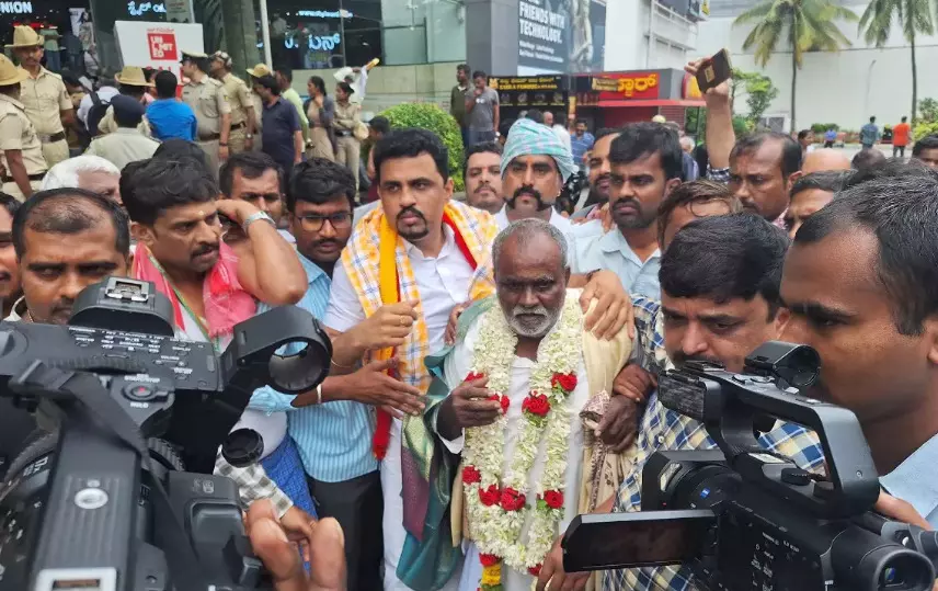 ಬೆಂಗಳೂರು |  ರೈತನಿಗೆ ಮಾಲ್ ಪ್ರವೇಶ ನಿರಾಕರಣೆ : ಮಾಲ್ ಮಾಲಕರು, ಭದ್ರತಾ ಸಿಬ್ಬಂದಿ ವಿರುದ್ಧ FIR ದಾಖಲು