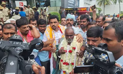 ಬೆಂಗಳೂರು |  ರೈತನಿಗೆ ಮಾಲ್ ಪ್ರವೇಶ ನಿರಾಕರಣೆ : ಮಾಲ್ ಮಾಲಕರು, ಭದ್ರತಾ ಸಿಬ್ಬಂದಿ ವಿರುದ್ಧ FIR ದಾಖಲು