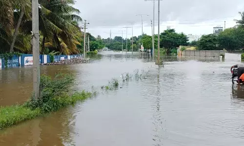 ಕಬಿನಿ ಡ್ಯಾಂನಿಂದ ಹೆಚ್ಚುವರಿ ನೀರು ಬಿಡುಗಡೆ: ಮಲ್ಲನಮೂಲೆಯಲ್ಲಿ ರಾ.ಹೆದ್ದಾರಿ ಜಲಾವೃತ, ರಸ್ತೆ ಸಂಚಾರ ಬಂದ್