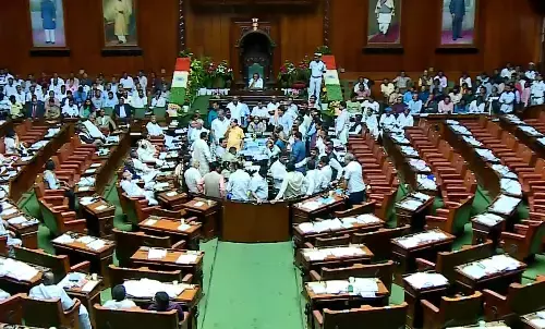 ವಿಧಾನಸಭೆ ಅಧಿವೇಶನ | ಸದನದಲ್ಲಿ ಗದ್ದಲ : ಕಲಾಪ ಸೋಮವಾರಕ್ಕೆ ಮುಂದೂಡಿಕೆ