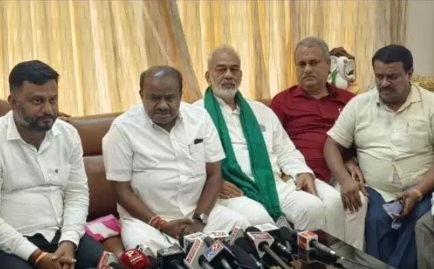 ಜೆಡಿಎಸ್ ಕಾರ್ಯಕರ್ತರಿಗೆ ನೈತಿಕ ಸ್ಥೈರ್ಯ ತುಂಬಲು ರೇವಣ್ಣ ನೇತೃತ್ವದಲ್ಲಿ ಶೀಘ್ರದಲ್ಲೇ ಬೃಹತ್ ಸಮಾವೇಶ: ಕೇಂದ್ರ ಸಚಿವ ಎಚ್.ಡಿ. ಕುಮಾರಸ್ವಾಮಿ ಜೆಡಿಎಸ್ ಕಾರ್ಯಕರ್ತರಿಗೆ ನೈತಿಕ ಸ್ಥೈರ್ಯ ತುಂಬಲು ರೇವಣ್ಣ ನೇತೃತ್ವದಲ್ಲಿ ಶೀಘ್ರದಲ್ಲೇ ಬೃಹತ್ ಸಮಾವೇಶ: ಕೇಂದ್ರ ಸಚಿವ ಎಚ್.ಡಿ. ಕುಮಾರಸ್ವಾಮಿ