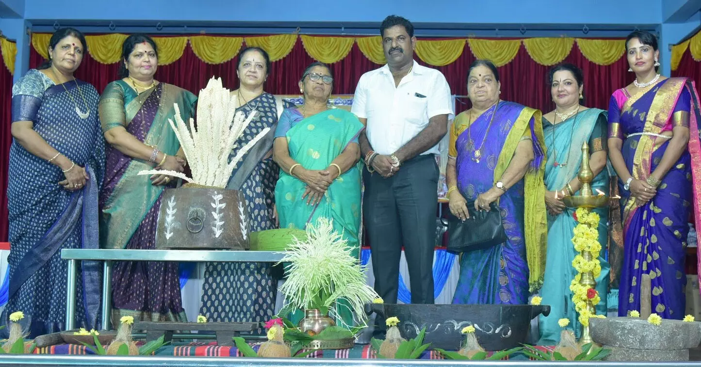 ‘ಆಟಿಡೊಂಜಿ ದಿನ’ ಮಹಿಳೆಯರ ಮನೋರಂಜನೆ ಕೂಟ ‘ಆಟಿಡೊಂಜಿ ದಿನ’ ಮಹಿಳೆಯರ ಮನೋರಂಜನೆ ಕೂಟ