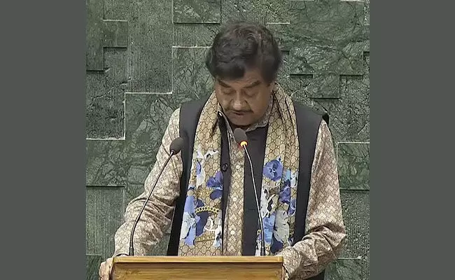 ಲೋಕಸಭಾ ಸದಸ್ಯರಾಗಿ ಶತ್ರುಘ್ನ ಸಿನ್ಹಾ ಪ್ರಮಾಣ ವಚನ ಸ್ವೀಕಾರ