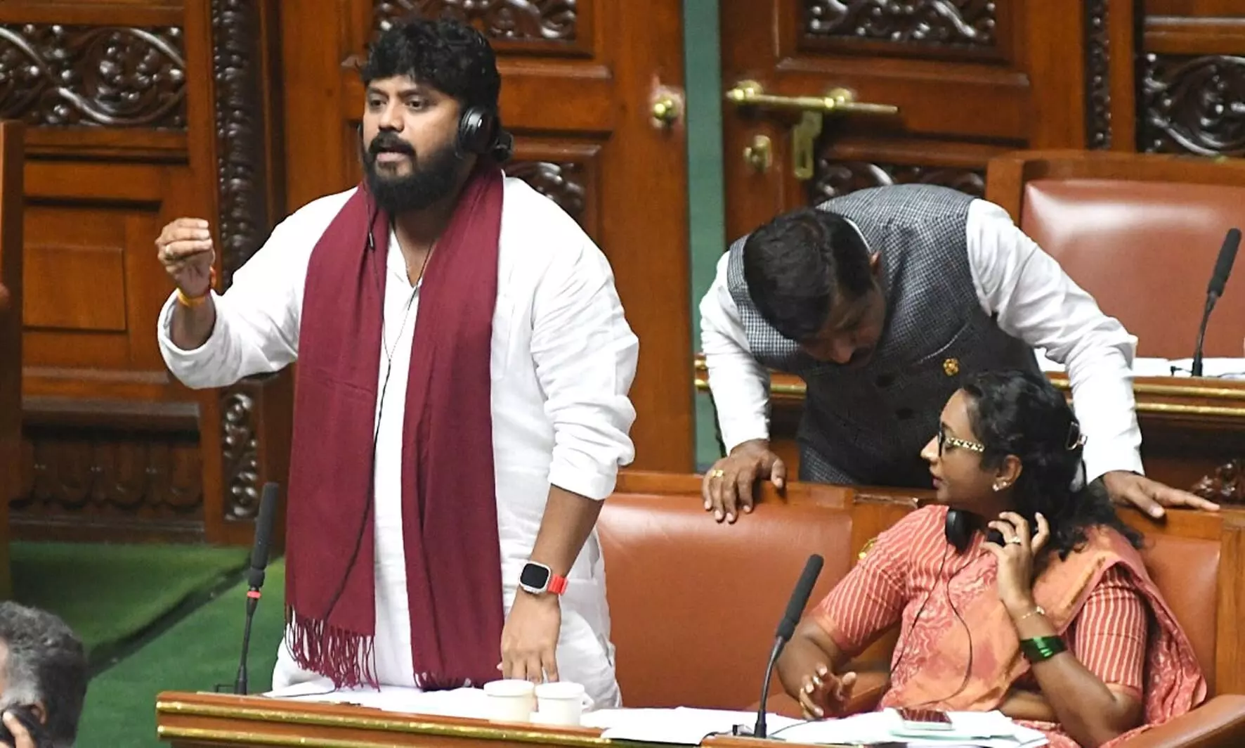 ಅವಾಚ್ಯ ಶಬ್ದಗಳಿಂದ ನಿಂದನೆ ಆರೋಪ : ವಿಪಕ್ಷ ನಾಯಕನ ವಿರುದ್ಧ ಹಕ್ಕುಚ್ಯುತಿ ಪ್ರಸ್ತಾವ ಮಂಡಿಸಿದ ಪ್ರದೀಪ್ ಈಶ್ವರ್