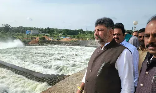 ಮಂಡ್ಯ: ಕೆಆರ್ ಎಸ್ ಅಣೆಕಟ್ಟೆಗೆ ಡಿಸಿಎಂ ಡಿಕೆಶಿ ಭೇಟಿ