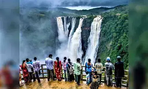 ಸಹ್ಯಾದ್ರಿ ತಪ್ಪಲಿನ ಹಾಲ್ನೊರೆಯ ಜಲಪಾತಗಳಿವು ಪ್ರವಾಸಿಗರನ್ನು ಆಕರ್ಷಿಸುತ್ತಿವೆ ಜಲಧಾರೆಗಳು