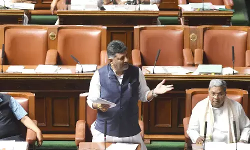 ಪಂಚೆಯುಟ್ಟ ರೈತನ ಪ್ರವೇಶಕ್ಕೆ ನಿರ್ಬಂಧ ಪ್ರಕರಣ | ರಾಜ್ಯದಲ್ಲಿ ಮಾಲ್‍ಗಳಿಗೆ ಹೊಸ ಮಾರ್ಗಸೂಚಿ : ಡಿ.ಕೆ.ಶಿವಕುಮಾರ್