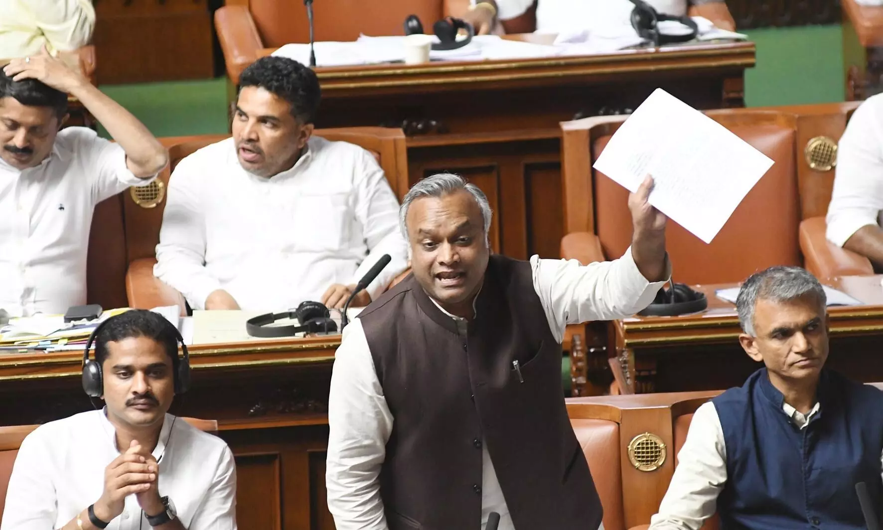 ಹೆಚ್ಚುವರಿ ಅಧಿಕೃತ ಭಾಷೆಯಾಗಿ ‘ತುಳು’ | ಸ್ಪೀಕರ್ ಅಧ್ಯಕ್ಷತೆಯಲ್ಲಿ ಸಭೆ ನಡೆಸಿ ಮುಂದಿನ ಕ್ರಮ : ಪ್ರಿಯಾಂಕ್ ಖರ್ಗೆ