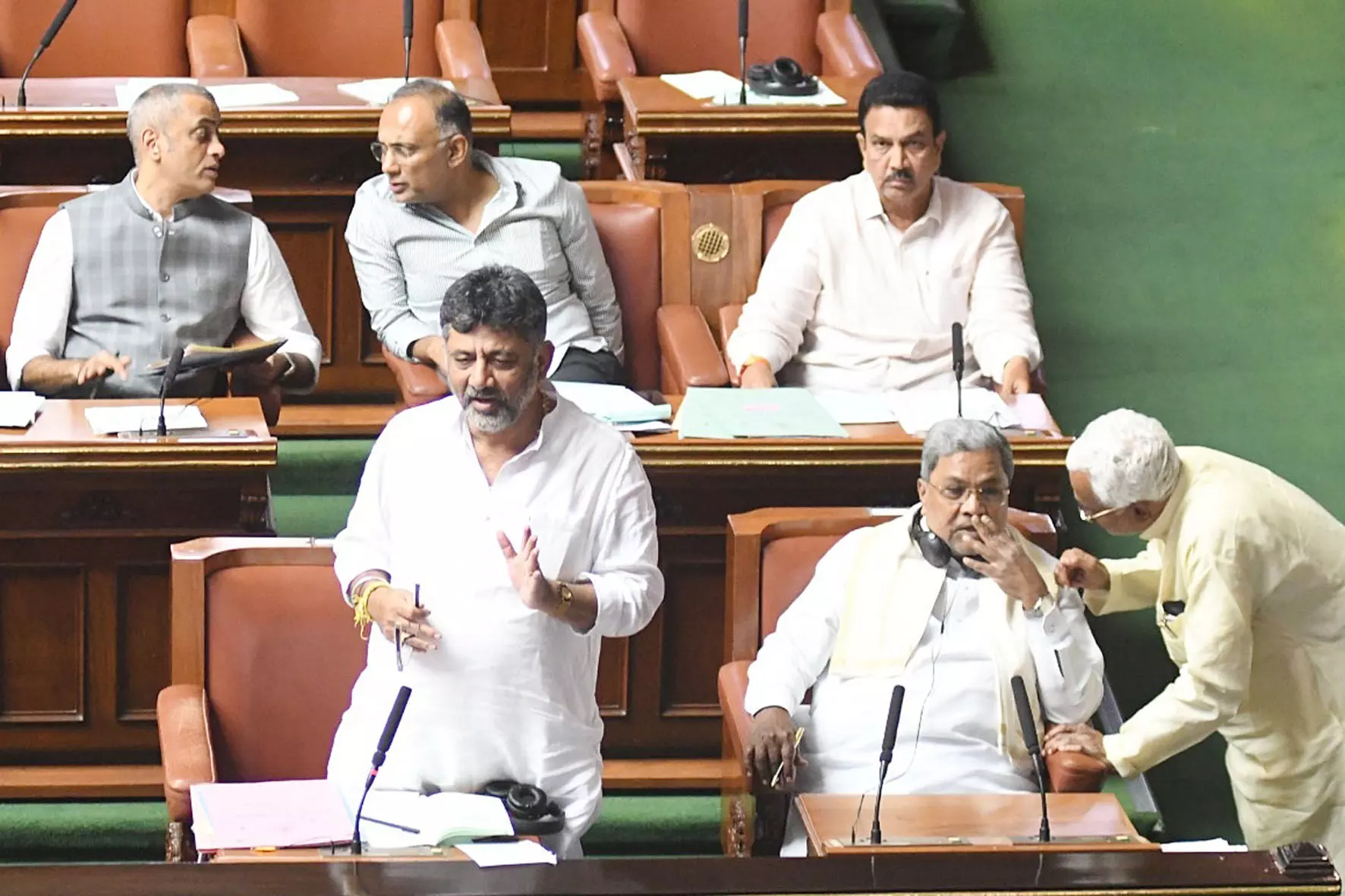 ವಿಧಾನಸಭೆಯಲ್ಲಿ ‘ಗ್ರೇಟರ್ ಬೆಂಗಳೂರು ವಿಧೇಯಕ’ ಮಂಡನೆ | ಎಲ್ಲರ ಸಲಹೆ, ಅಭಿಪ್ರಾಯ ಪಡೆಯಲಾಗುವುದು : ಡಿಕೆಶಿ