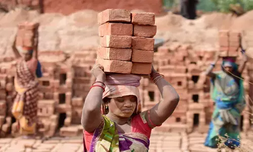 ಕಡಿಮೆ ಬಡತನ ಮಟ್ಟಗಳನ್ನು ಹೊಂದಿರುವ ರಾಜ್ಯಗಳಿಗಿಂತ ಕಡಿಮೆ ನರೇಗಾ ನಿಧಿಯನ್ನು ಬಳಸಿರುವ ಬಿಹಾರ ಮತ್ತು ಉತ್ತರ ಪ್ರದೇಶ