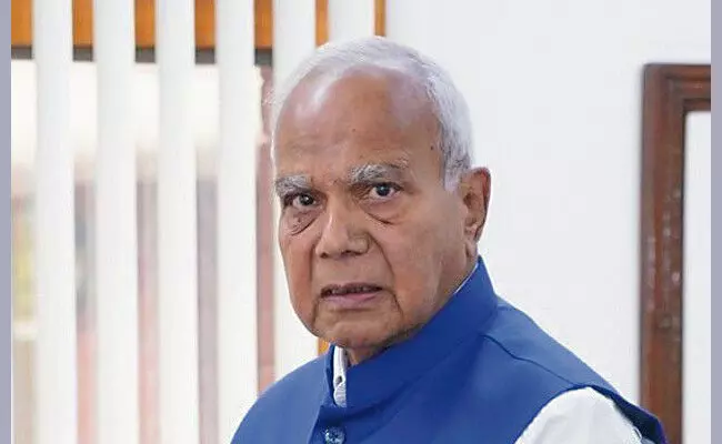 ಪಂಜಾಬ್ ರಾಜ್ಯಪಾಲರ ಬೆಂಗಾವಲು ವಾಹನದ ಟೈರ್ ಸಿಡಿದು ಇಬ್ಬರು ಭದ್ರತಾ ಸಿಬ್ಬಂದಿಗೆ ಗಾಯ ಪಂಜಾಬ್ ರಾಜ್ಯಪಾಲರ ಬೆಂಗಾವಲು ವಾಹನದ ಟೈರ್ ಸಿಡಿದು ಇಬ್ಬರು ಭದ್ರತಾ ಸಿಬ್ಬಂದಿಗೆ ಗಾಯ