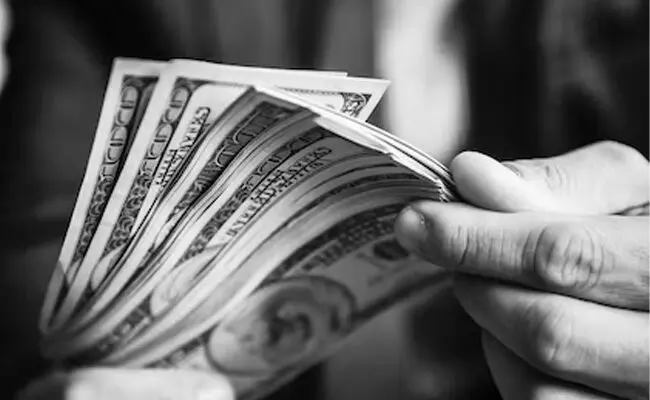 ಅಮೆರಿಕದ ಮಹಿಳೆಗೆ 4 ಲಕ್ಷ ಡಾಲರ್ ವಂಚಿಸಿದ ದೆಹಲಿಯ ವ್ಯಕ್ತಿ! ಅಮೆರಿಕದ ಮಹಿಳೆಗೆ 4 ಲಕ್ಷ ಡಾಲರ್ ವಂಚಿಸಿದ ದೆಹಲಿಯ ವ್ಯಕ್ತಿ!