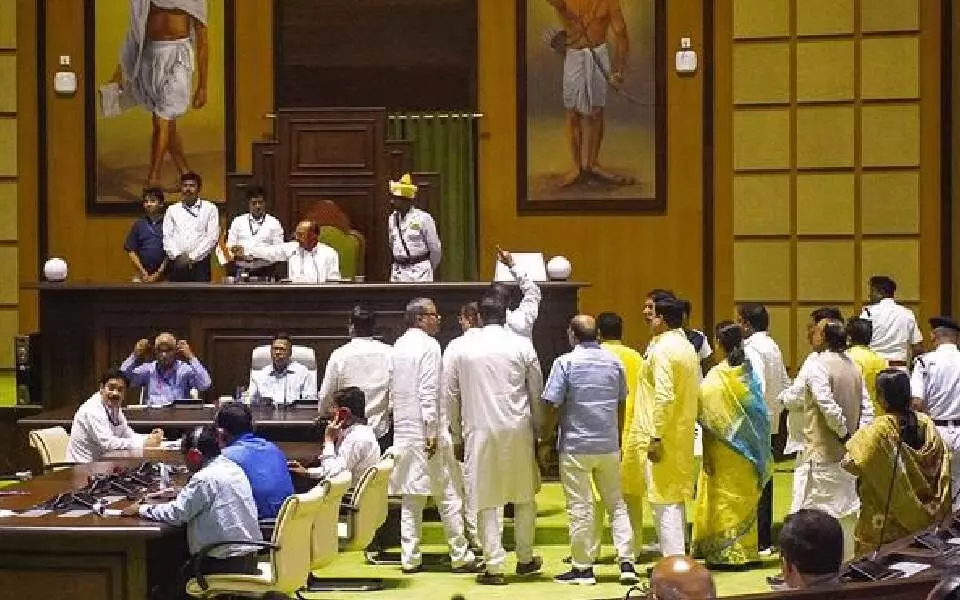 ಪಕ್ಷಾಂತರ ನಿಷೇಧ ಕಾನೂನಿನ ಅಡಿಯಲ್ಲಿ ಜಾರ್ಖಂಡ್‌ನ ಇಬ್ಬರು ಶಾಸಕರ ಅನರ್ಹ