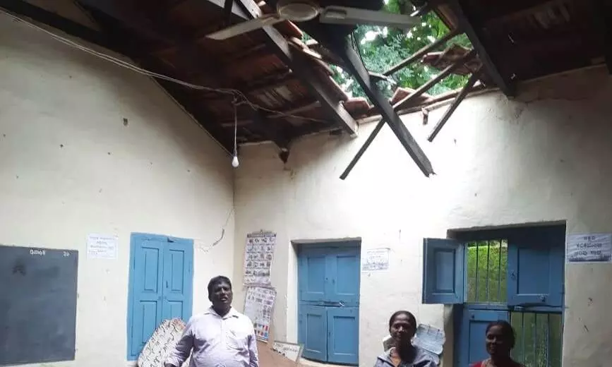 ದಾವಣಗೆರೆ | ಮಳೆಯಿಂದ ಶಾಲೆಯ ಮೇಲ್ಚಾವಣಿ ಕುಸಿತ : ತಪ್ಪಿದ ಅನಾಹುತ