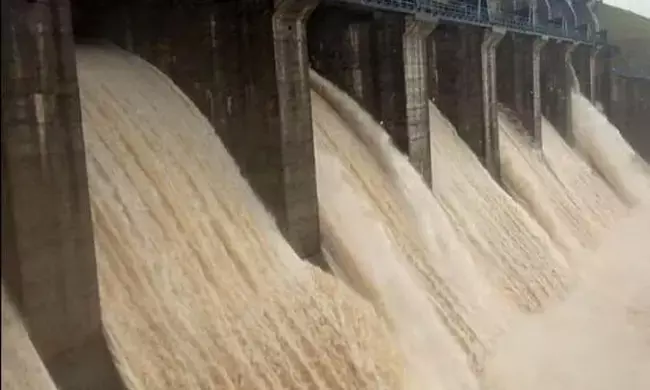 ಪ್ರವಾಹ ತಪ್ಪಿಸಲು ಆಲಮಟ್ಟಿ ಜಲಾಶಯದಿಂದ ಹೆಚ್ಚಿನ ನೀರು ಬಿಡುಗಡೆಗೆ ಕರ್ನಾಟಕಕ್ಕೆ ಮಹಾರಾಷ್ಟ್ರದ ಸೂಚನೆ