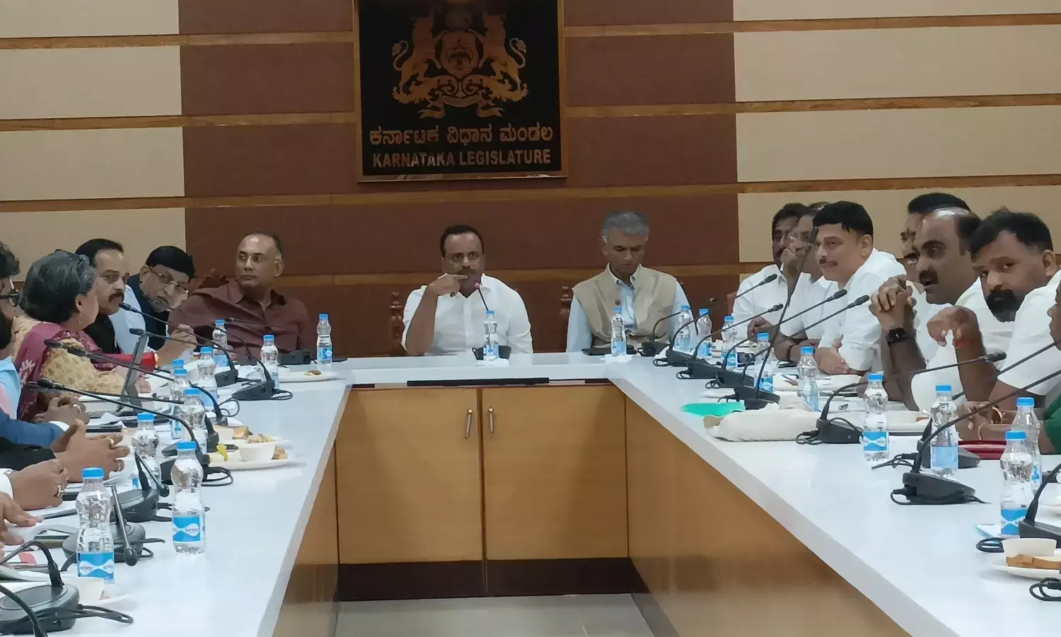 ದ.ಕ. ಜಿಲ್ಲೆಯ ಪ್ರಮುಖ ಸಮಸ್ಯೆಗಳ ಬಗ್ಗೆ ಸಚಿವರ ಜೊತೆ ಸ್ಪೀಕರ್ ಯು.ಟಿ ಖಾದರ್ ಚರ್ಚೆ