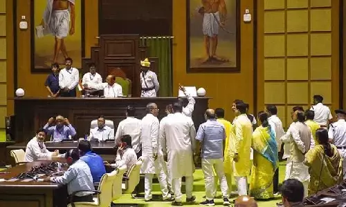 ಪಕ್ಷಾಂತರ ನಿಷೇಧ ಕಾನೂನಿನ ಅಡಿಯಲ್ಲಿ ಜಾರ್ಖಂಡ್‌ನ ಇಬ್ಬರು ಶಾಸಕರ ಅನರ್ಹ